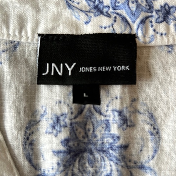 Jones New York Women’s large sleeveless white w/blue detailing - Picture 2 of 4